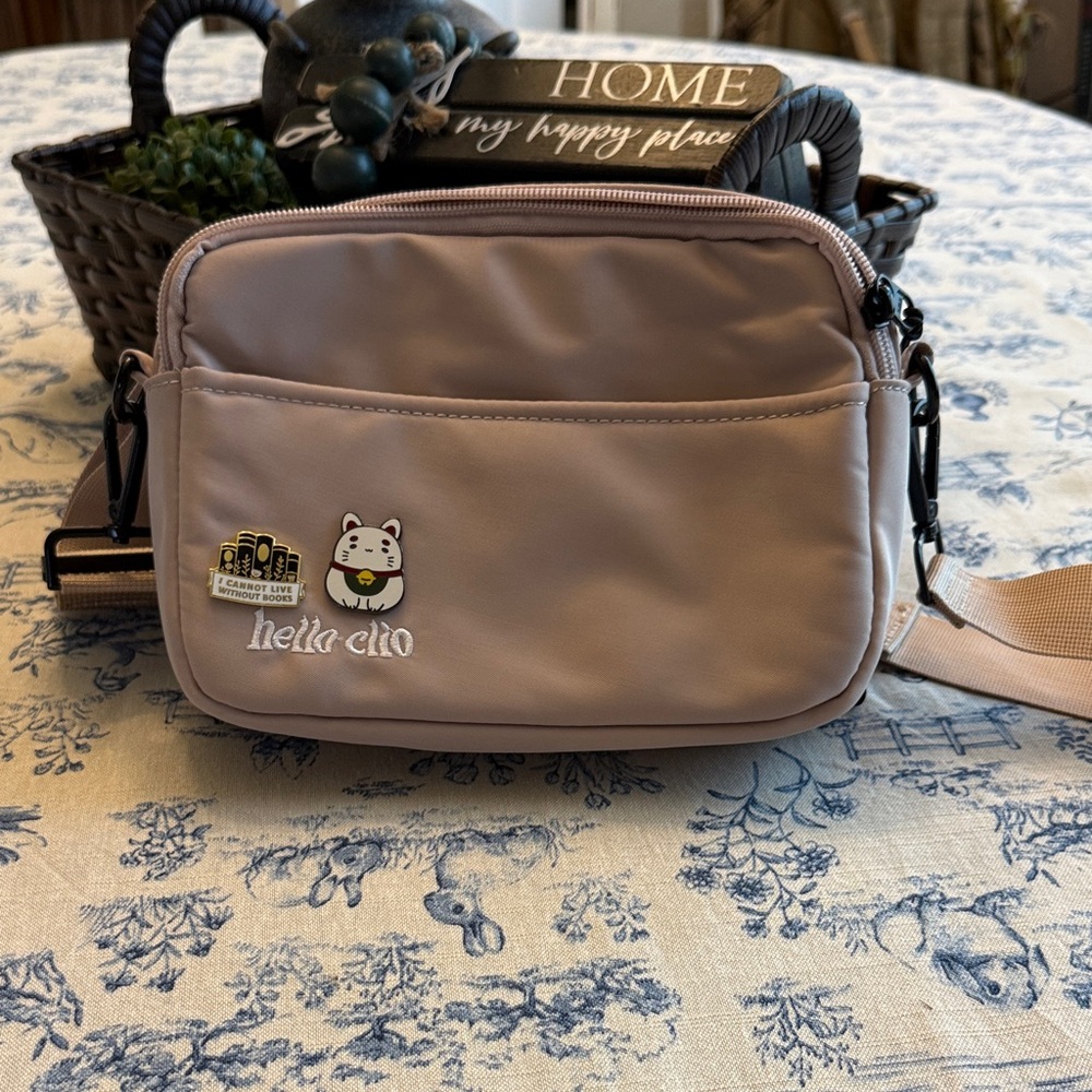 Hello Clio kindle bag